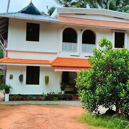 Munroe Lagoons Kollam Ngoại thất bức ảnh