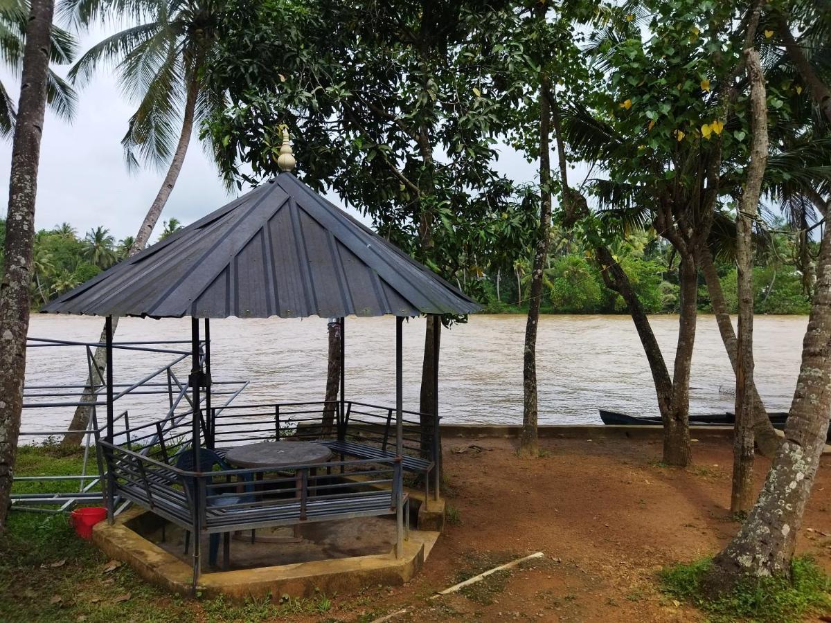 Munroe Lagoons Kollam Ngoại thất bức ảnh