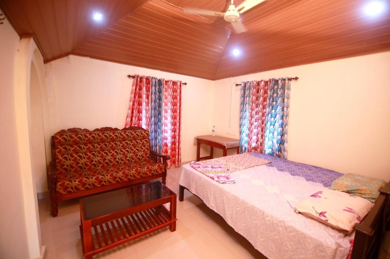 Munroe Lagoons Kollam Ngoại thất bức ảnh