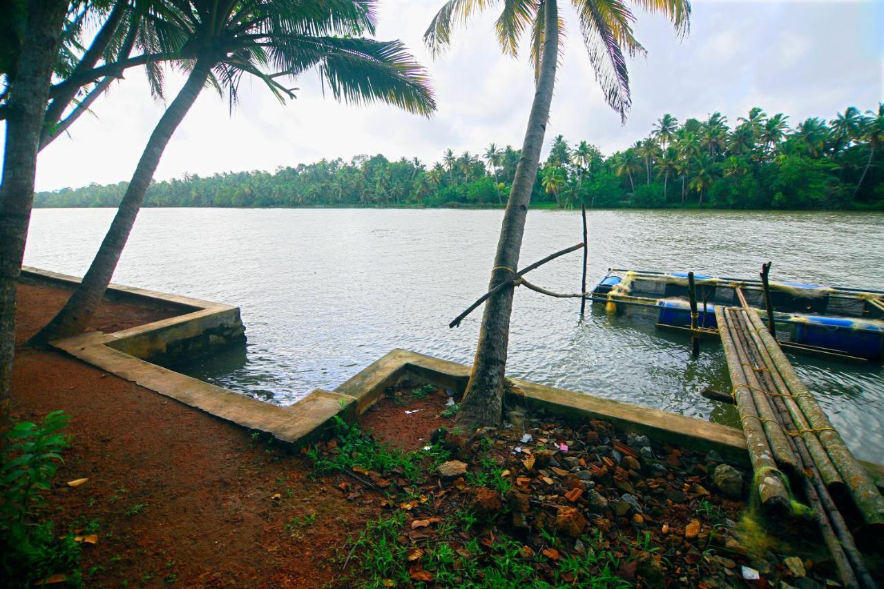 Munroe Lagoons Kollam Ngoại thất bức ảnh