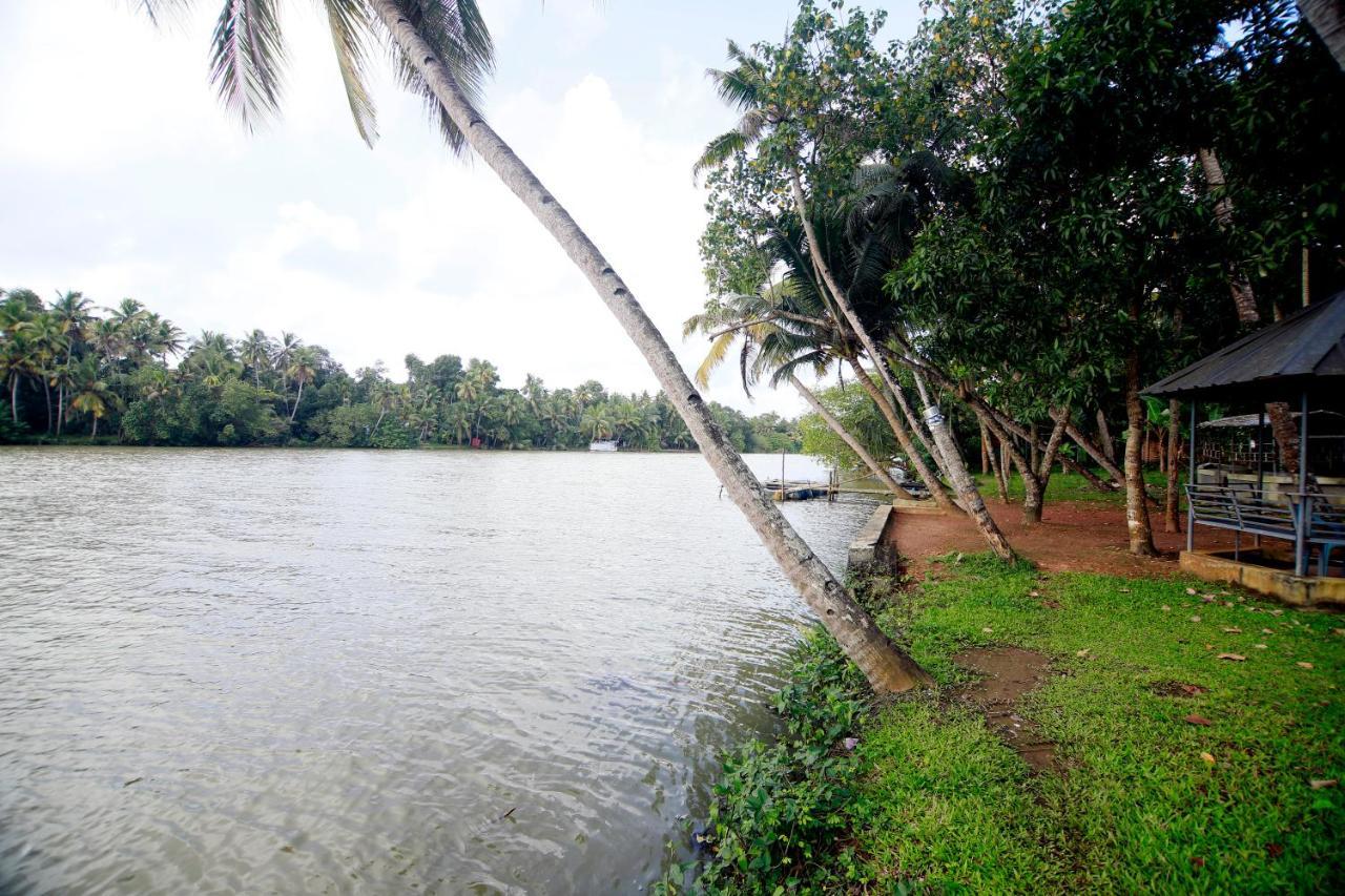 Munroe Lagoons Kollam Ngoại thất bức ảnh