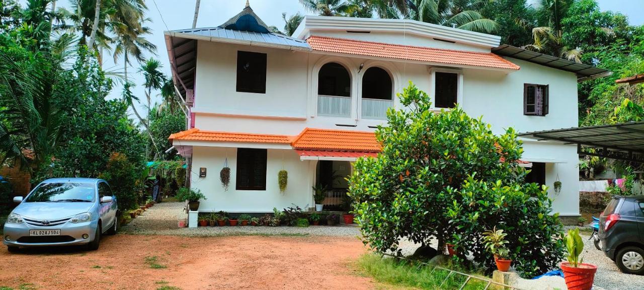 Munroe Lagoons Kollam Ngoại thất bức ảnh